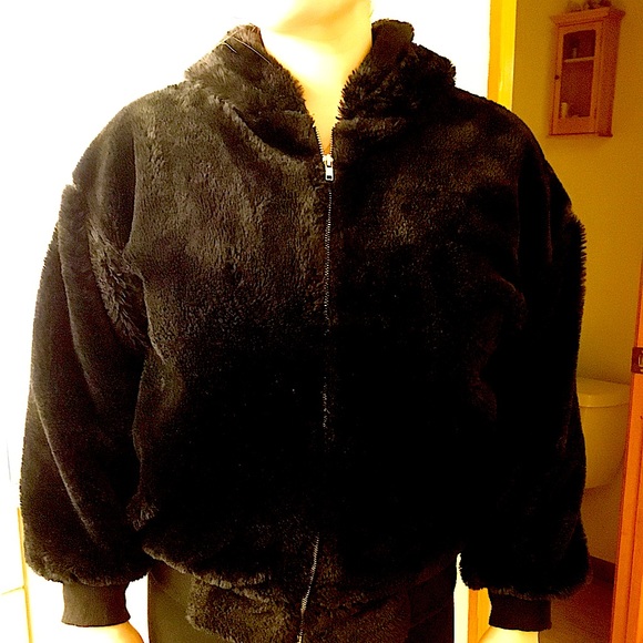 Forever 21 Zip front, hooded fuzzy jacket Size S, Excellent Condition - Picture 2 of 8
